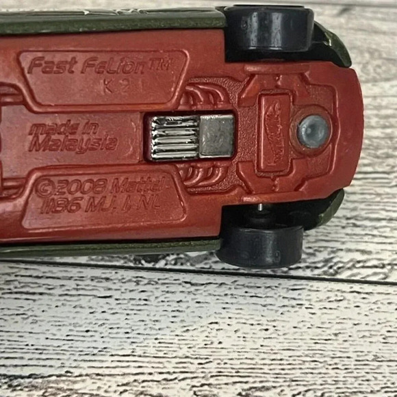 2008 Mattel Hot Wheels Fast FeLion Metallic Green Sports Car 1:64 Diecast - Picture 7 of 7